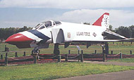 F-4E della pattuglia acrobatica "Thunderbirds", ©kensaviation.com